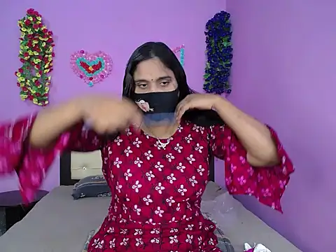 Hot Maleka online show from 10/25/25, 03:34