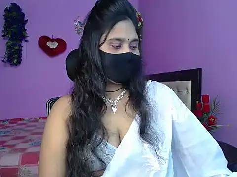 Hot Maleka online show from 05/17/26, 04:51