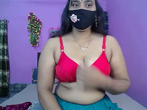 Hot Maleka online show from 10/28/25, 01:28
