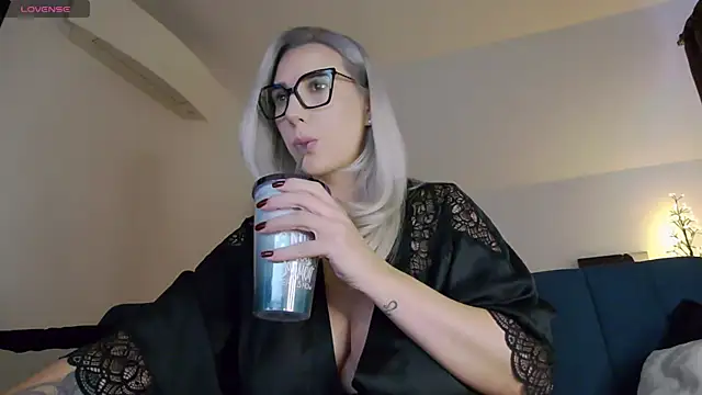 KhloeK online show from 11/20/25, 12:06