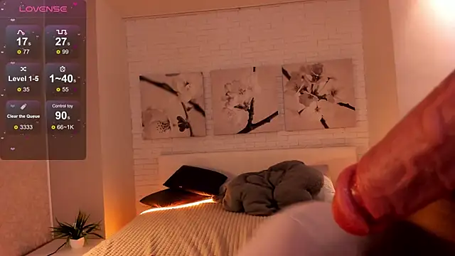 Tiffanyhunt online show from 11/11/25, 01:28