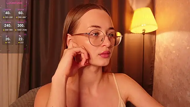 Tiffanyhunt online show from 12/03/25, 01:32