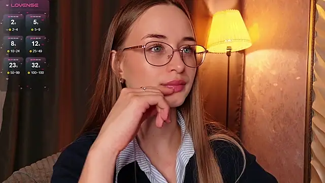 Tiffanyhunt online show from 12/05/25, 03:10