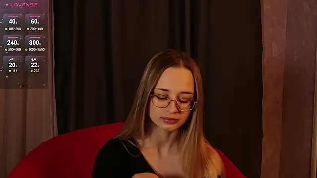 Snapshot of Tiffanyhunt chatting on 03/06/26, 03:07 Tiffanyhunt online show from 03/06/26, 03:07