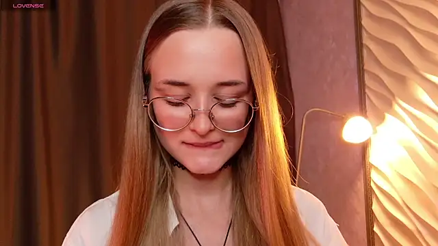 Tiffanyhunt online show from 11/21/25, 01:43