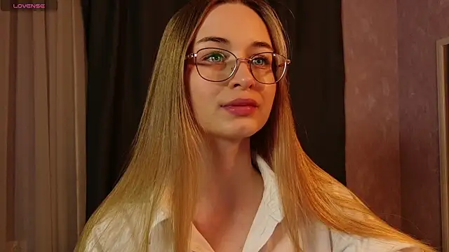 Snapshot of Tiffanyhunt chatting on 04/03/26, 03:07 Tiffanyhunt online show from 04/03/26, 03:07