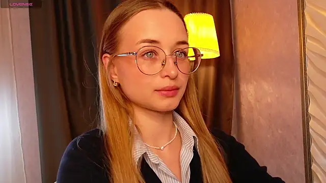 Tiffanyhunt online show from 11/25/25, 01:22