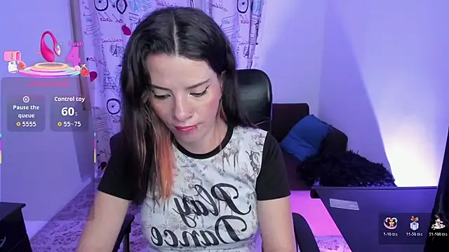 Snapshot of DanaaRey chatting on 11/10/25, 04:12 DanaaRey online show from 11/10/25, 04:12