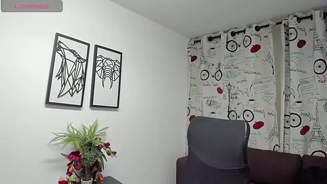 Snapshot of DanaaRey chatting on 11/11/25, 01:50 DanaaRey online show from 11/11/25, 01:50