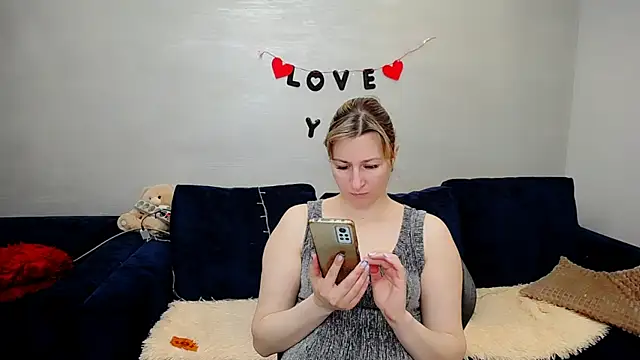 Snapshot of Incredible_Ariela chatting on 04/17/26, 11:46 Incredible Ariela online show from 04/17/26, 11:46