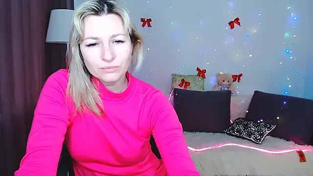 Snapshot of Incredible_Ariela chatting on 02/14/25, 11:53 Incredible Ariela online show from 02/14/25, 11:53