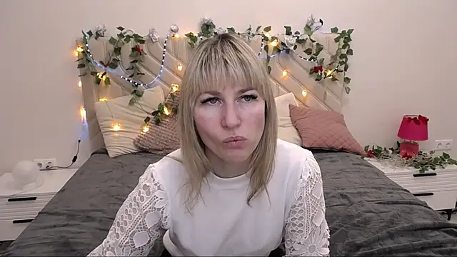 Snapshot of Incredible_Ariela chatting on 03/08/25, 11:48 Incredible Ariela online show from 03/08/25, 11:48