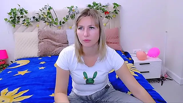 Snapshot of Incredible_Ariela chatting on 09/22/25, 04:02 Incredible Ariela online show from 09/22/25, 04:02