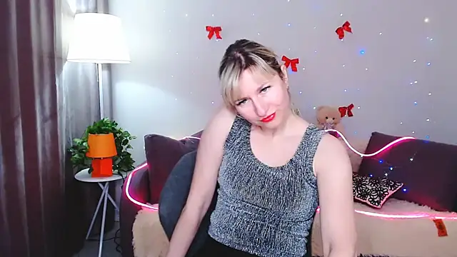 Snapshot of Incredible_Ariela chatting on 02/13/25, 02:42 Incredible Ariela online show from 02/13/25, 02:42