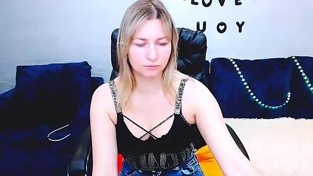 Snapshot of Incredible_Ariela chatting on 10/07/25, 09:54 Incredible Ariela online show from 10/07/25, 09:54