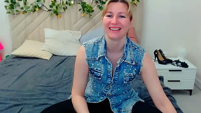 Snapshot of Incredible_Ariela chatting on 04/23/26, 11:27 Incredible Ariela online show from 04/23/26, 11:27