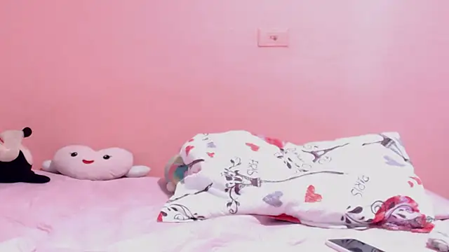 Snapshot of Vicky_Love_ chatting on 12/15/25, 12:55 Vicky Love online show from 12/15/25, 12:55