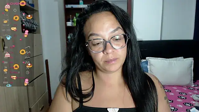 Snapshot of miia-big1boobs_ chatting on 02/22/25, 01:33 miia-big1boobs online show from 02/22/25, 01:33