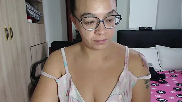 Snapshot of miia-big1boobs_ chatting on 03/05/25, 12:22 miia-big1boobs online show from 03/05/25, 12:22
