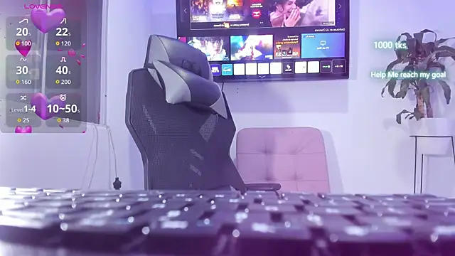 Snapshot of emily_palmeer chatting on 10/30/25, 10:13 emily palmeer online show from 10/30/25, 10:13