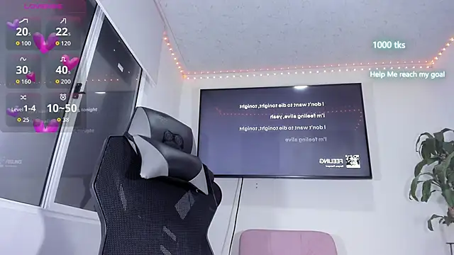 Snapshot of emily_palmeer chatting on 10/14/25, 10:27 emily palmeer online show from 10/14/25, 10:27