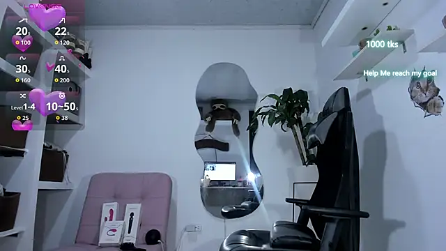 Snapshot of emily_palmeer chatting on 09/19/25, 10:52 emily palmeer online show from 09/19/25, 10:52