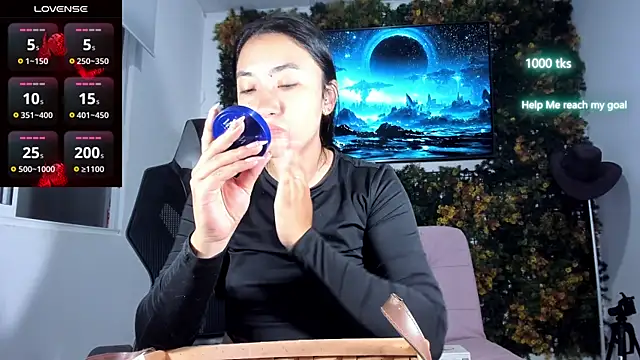 Snapshot of emily_palmeer chatting on 07/08/26, 10:27 emily palmeer online show from 07/08/26, 10:27