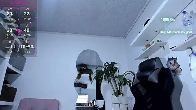 Snapshot of emily_palmeer chatting on 10/06/25, 10:27 emily palmeer online show from 10/06/25, 10:27