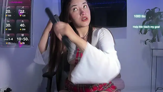 Snapshot of emily_palmeer chatting on 10/15/25, 10:34 emily palmeer online show from 10/15/25, 10:34