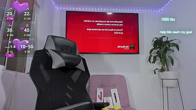 Snapshot of emily_palmeer chatting on 10/17/25, 11:34 emily palmeer online show from 10/17/25, 11:34