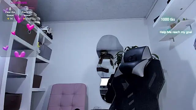 Snapshot of emily_palmeer chatting on 10/02/25, 12:03 emily palmeer online show from 10/02/25, 12:03