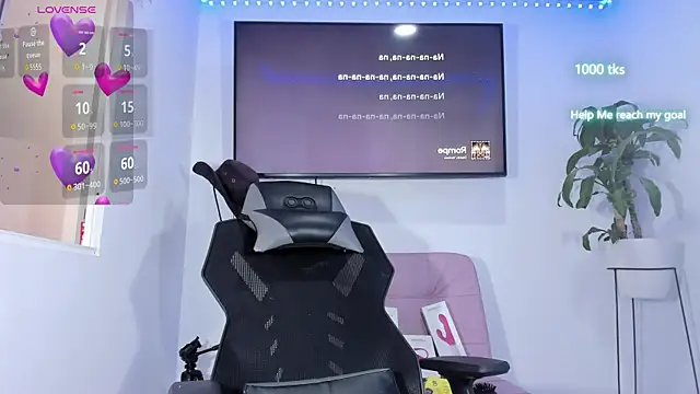 Snapshot of emily_palmeer chatting on 10/13/25, 11:56 emily palmeer online show from 10/13/25, 11:56