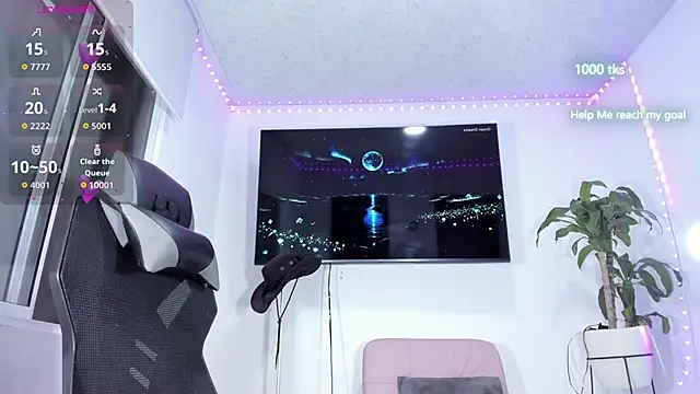 Snapshot of emily_palmeer chatting on 12/01/25, 10:05 emily palmeer online show from 12/01/25, 10:05