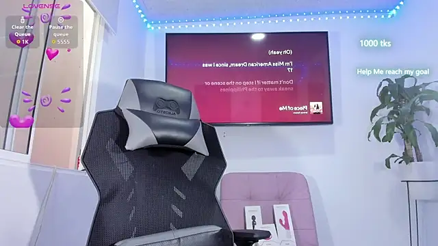 Snapshot of emily_palmeer chatting on 10/18/25, 11:34 emily palmeer online show from 10/18/25, 11:34