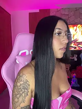 Snapshot of Tamara_Roberts1 chatting on 01/14/25, 01:58 Tamara Roberts1 online show from 01/14/25, 01:58