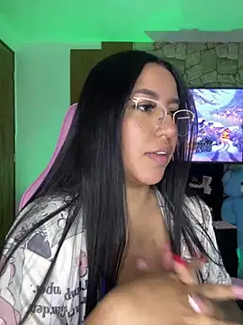 Snapshot of Tamara_Roberts1 chatting on 12/22/24, 05:01 Tamara Roberts1 online show from 12/22/24, 05:01