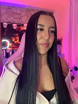 Tamara Roberts1 online show from 10/28/25, 01:39