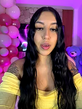 Snapshot of Tamara_Roberts1 chatting on 09/25/25, 04:07 Tamara Roberts1 online show from 09/25/25, 04:07