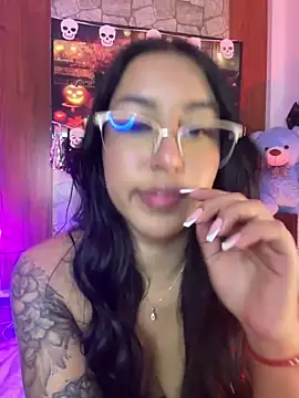 Snapshot of Tamara_Roberts1 chatting on 10/04/25, 11:17 Tamara Roberts1 online show from 10/04/25, 11:17