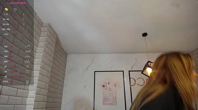 Snapshot of _Charlotte_v chatting on 02/27/25, 08:31 Charlotte v online show from 02/27/25, 08:31