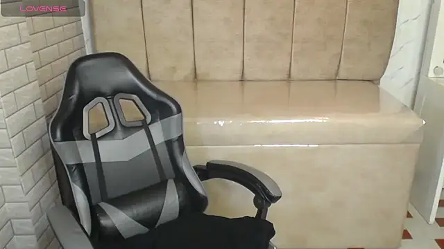 Snapshot of _Charlotte_v chatting on 12/16/25, 03:55 Charlotte v online show from 12/16/25, 03:55