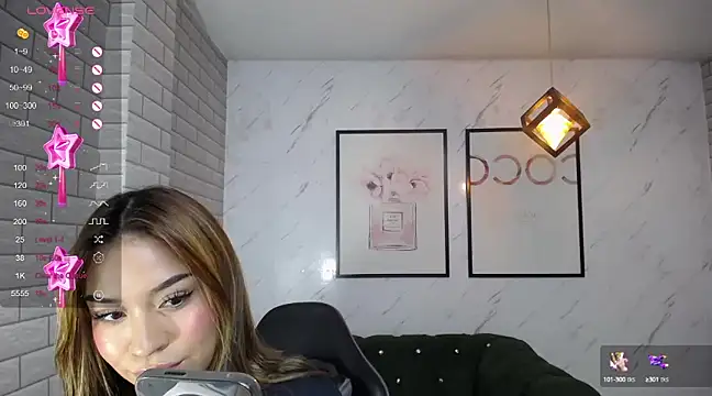 Snapshot of _Charlotte_v chatting on 03/22/25, 01:52 Charlotte v online show from 03/22/25, 01:52