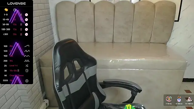 Snapshot of _Charlotte_v chatting on 11/30/25, 04:08 Charlotte v online show from 11/30/25, 04:08