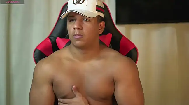 Snapshot of May_Dylan1 chatting on 01/03/25, 06:00 May Dylan1 online show from 01/03/25, 06:00