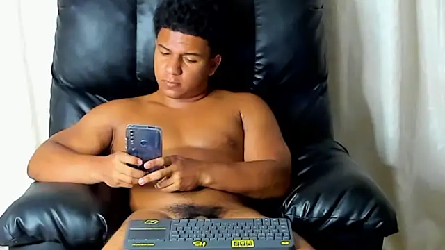 Snapshot of May_Dylan1 chatting on 03/21/25, 03:12 May Dylan1 online show from 03/21/25, 03:12