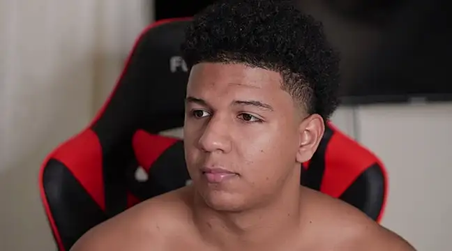 Snapshot of May_Dylan1 chatting on 12/14/24, 02:11 May Dylan1 online show from 12/14/24, 02:11