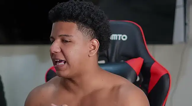 Snapshot of May_Dylan1 chatting on 12/17/24, 03:28 May Dylan1 online show from 12/17/24, 03:28