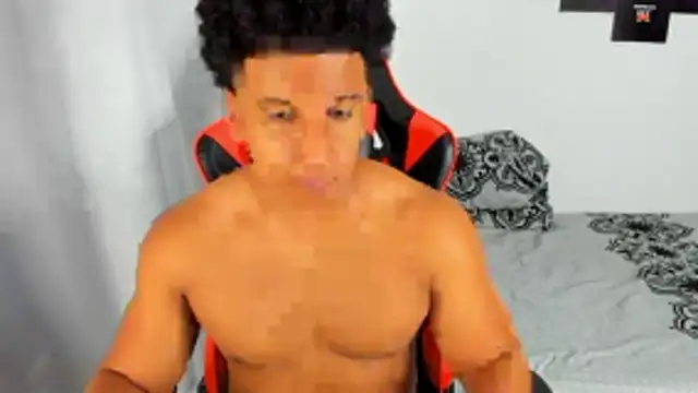 Snapshot of May_Dylan1 chatting on 11/18/25, 05:22 May Dylan1 online show from 11/18/25, 05:22