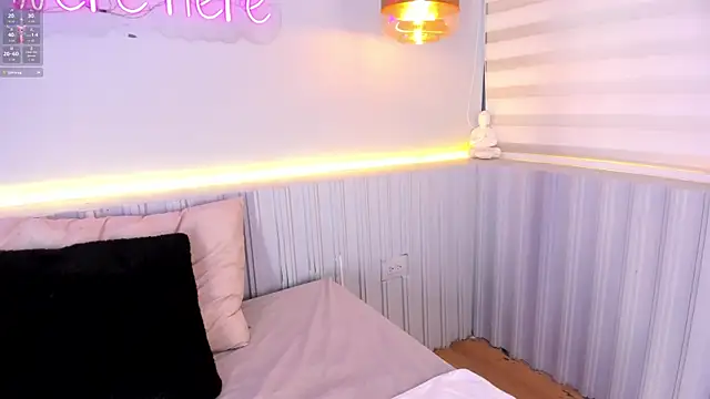 Snapshot of stephanymonroe chatting on 09/27/25, 04:24 stephanymonroe online show from 09/27/25, 04:24