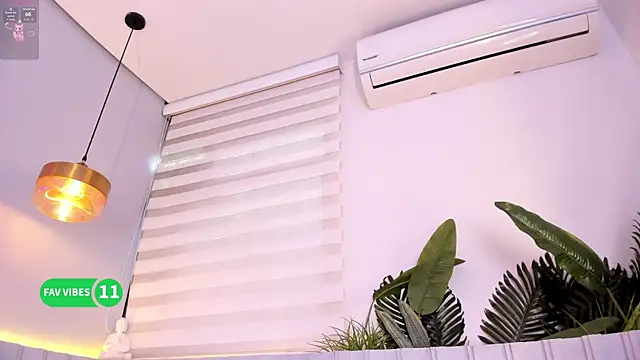 Snapshot of stephanymonroe chatting on 10/03/25, 04:30 stephanymonroe online show from 10/03/25, 04:30